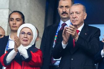 Il presidente Erdogan ieri in tribuna a Berlino per Olanda-Turchia