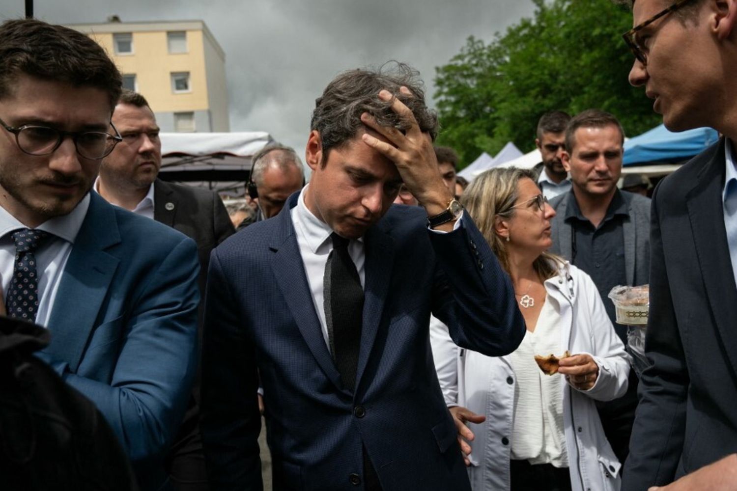 Il premier dimissionario, Attal