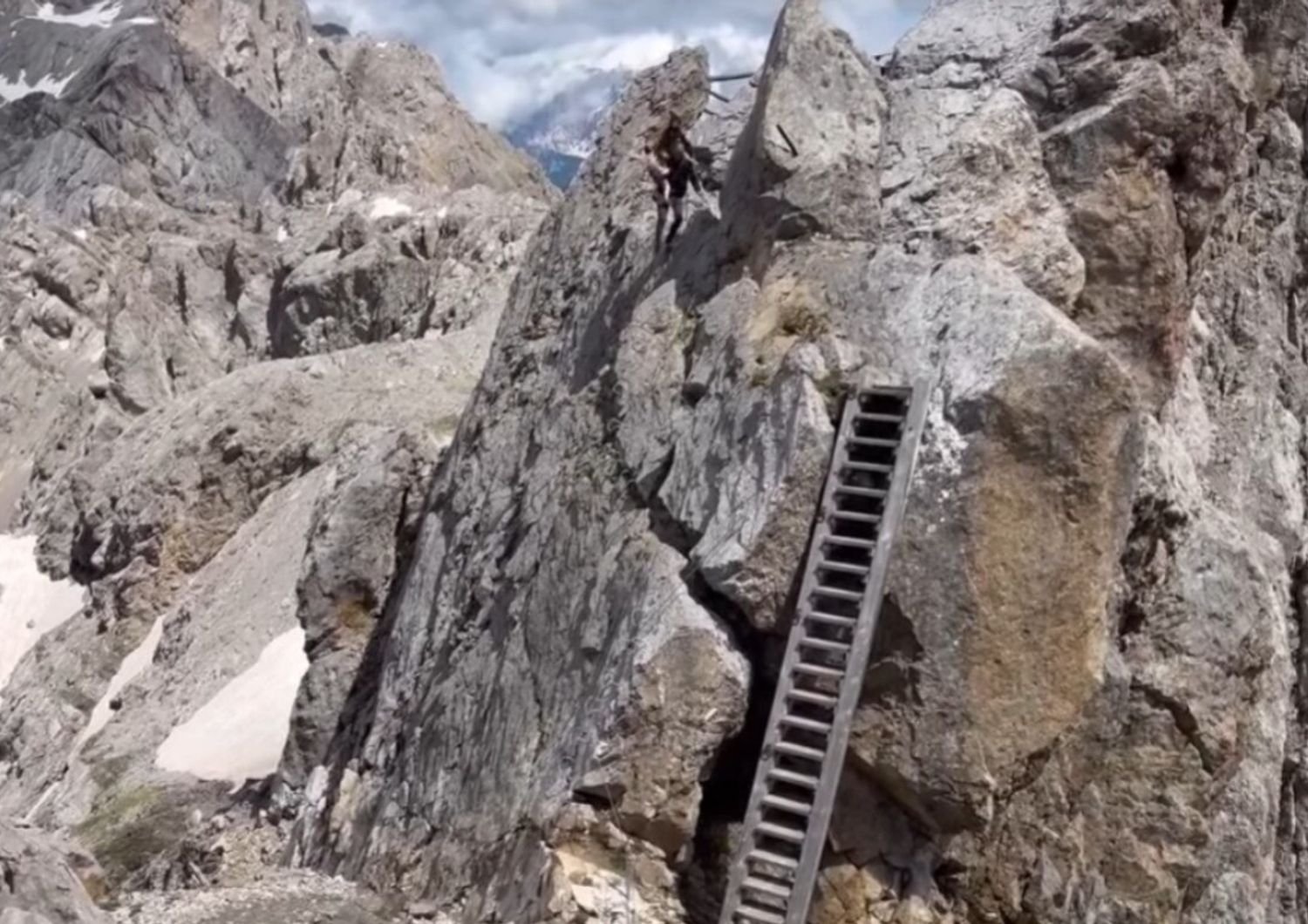 montagna genitori con figli senza protezione video su web