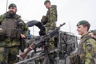 Soldati svedesi in un'esercitazione Nato