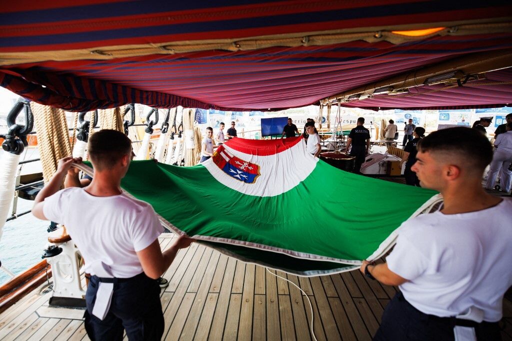 Tour Vespucci, la nave più bella del mondo lascia Los Angeles