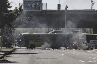 sudafrica dodici bambini morti incendio scuolabus