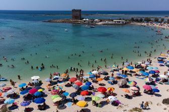 dodicenne violentata animatore turistico salento