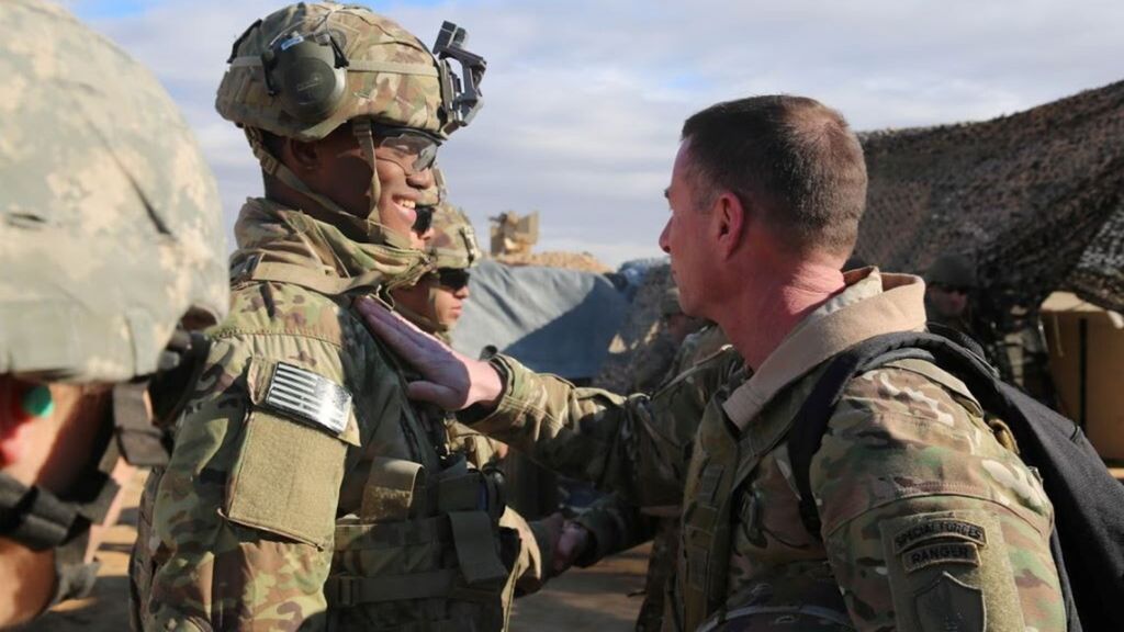 Le sergent-chef William F. Thetford visite les troupes de l'US Central Command en Iraq