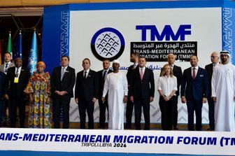 Photo de famille des participants au Forum Trans-Méditerranéen des Migrations à Tripoli