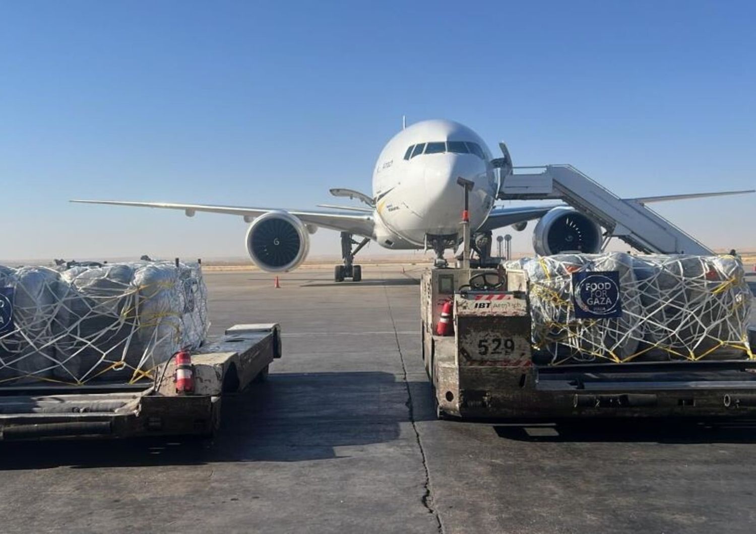 Le vol de la Coopération italienne a atterri à Amman  avec à bord 60 tonnes d'aides humanitaires pour Gaza