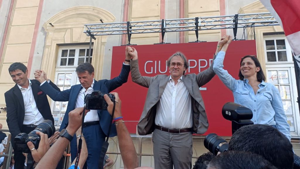 I leader dell'opposizione in piazza a Genova