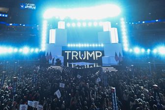 Usa 2024: Trump fa suo ingresso a convention Gop, ovazione