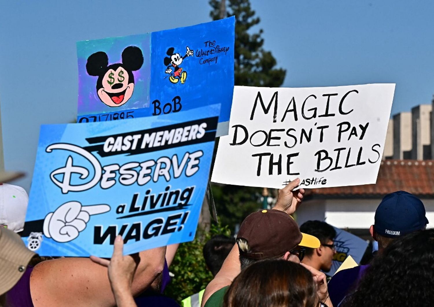 california ok sciopero a disneyland primo da 40 anni