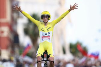 tour de france pogacar vince maglia gialla