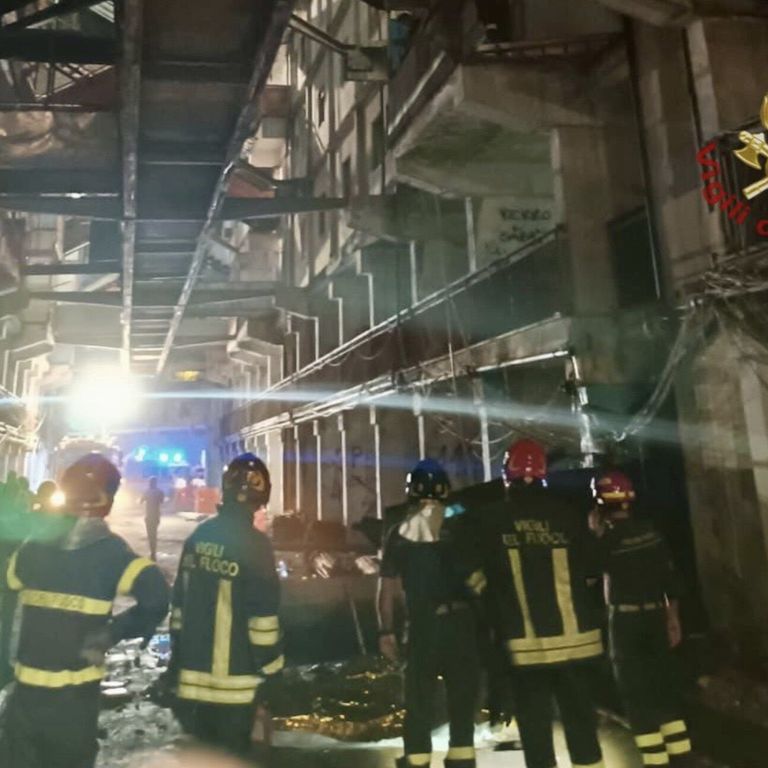 crollo ballatoio scampia morti feriti