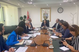 L'ambassadeur italien en Tunisie, Alessandro Prunas, avec les cadres de Eni et Enel Green Power , Tunis  2024