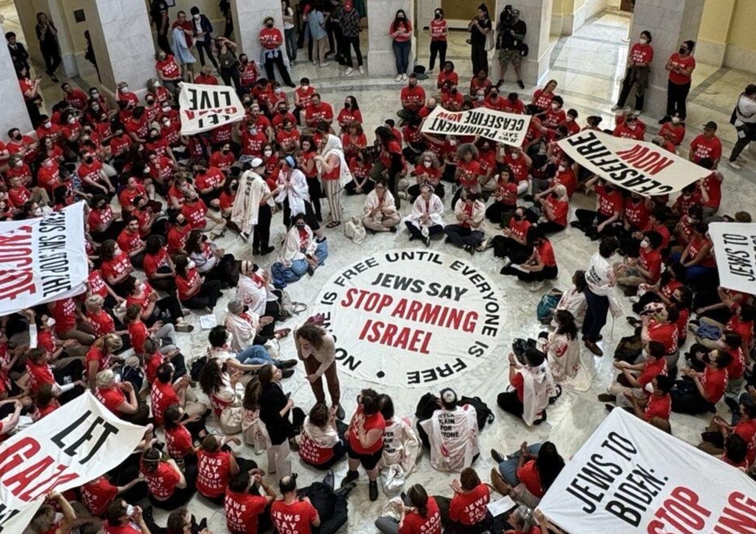 arrestati attivisti jewish voice for peace che occupano capitol hill