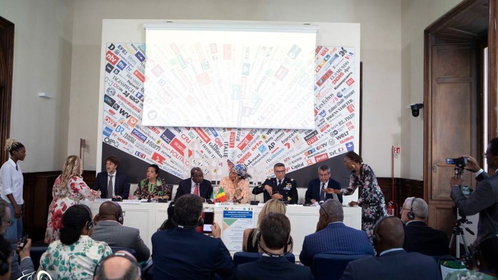 "L'opportunité de la forêt de la République du Congo": conférence tenue à Rome, à  l'Association italienne de la presse étrangère avec le patronage de l'Ambassade du Congo en Italie.