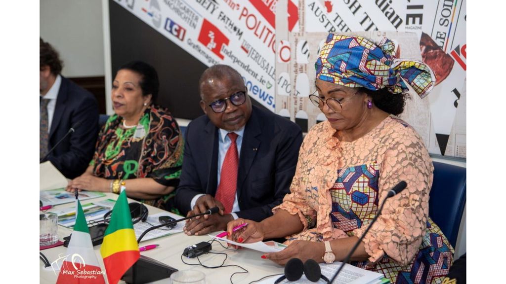 L’Ambassadeur du Congo à Rome, Henri Okemba, et la ministre congolaise de l'Economie forestière, Rosalie Matondo.