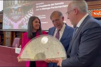 Cerimonia Ventaglio al Senato, l'autrice Daniela De Paula: "Un'opera nel segno del riciclo"