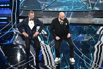 Sanremo 2024 - Amadeus e John Travolta