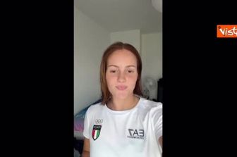 Olimpiadi Francia, la tuffatrice azzurra Chiara Pellacani mostra i letti di cartone degli atleti