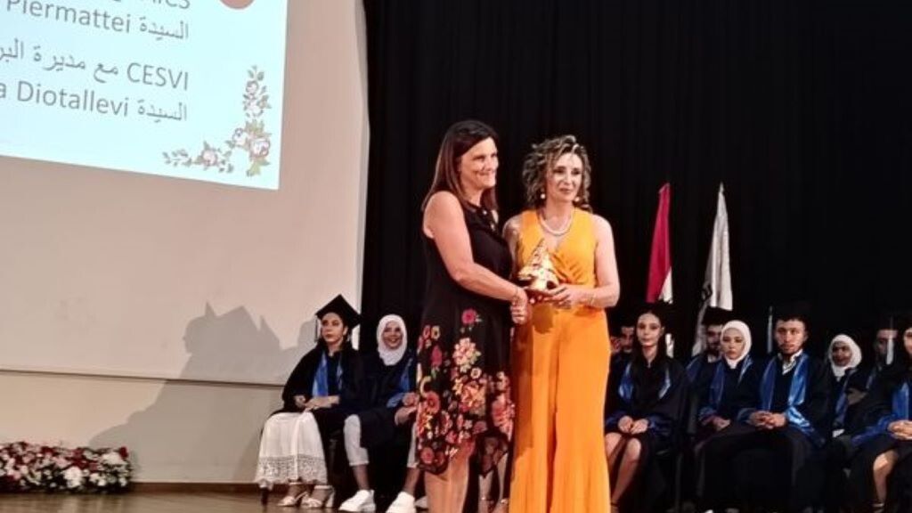 Alessandra Piermattei, directrice de l'AICS à Beyrouth, lors d'une cérémonie dans une école libanaise.