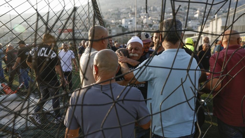 Il campo di calcio nel Golan dove è caduto il razzo