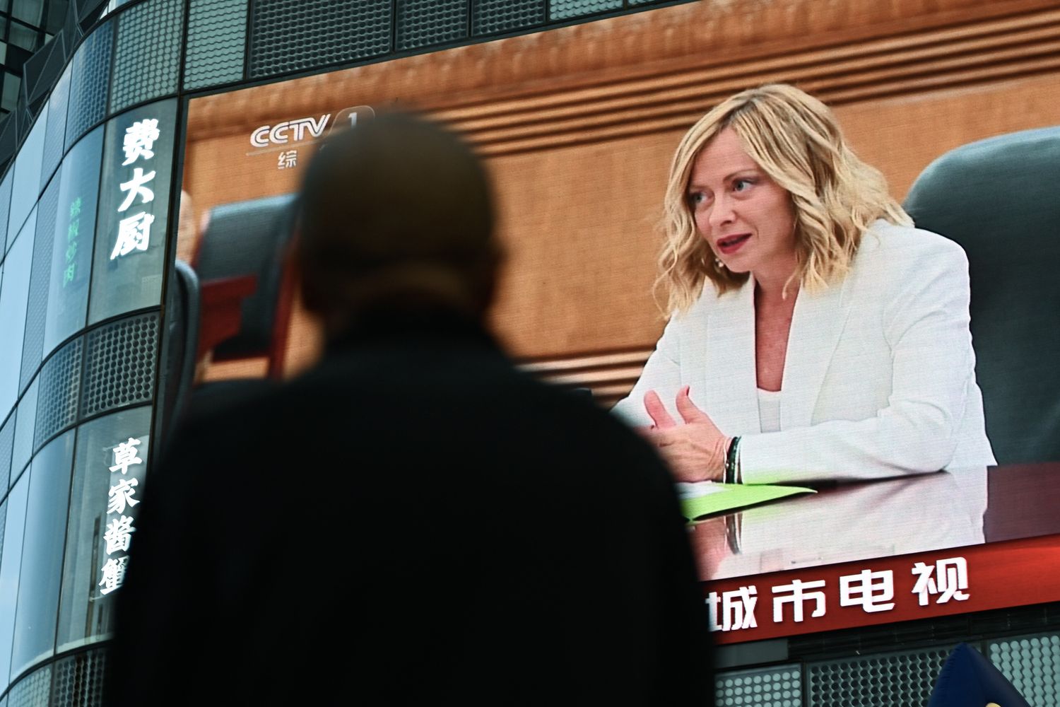 Giorgia Meloni in missione a Pechino