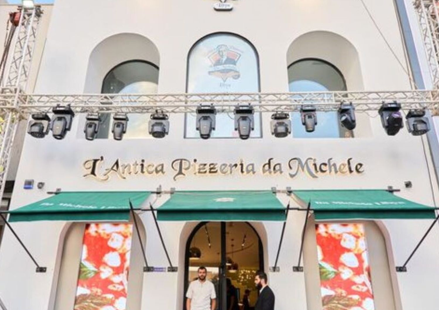 L'Antica pizzeria napoletana Da Michele a ouvert à Tripoli, dans le quartier  d'Alnofleen, un autre pont jeté entre les deux rives de la Méditerranée.