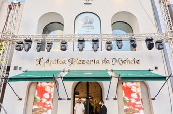 L'Antica pizzeria napoletana Da Michele a ouvert à Tripoli, dans le quartier  d'Alnofleen, un autre pont jeté entre les deux rives de la Méditerranée.