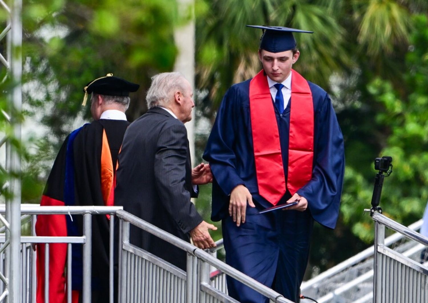 stati uniti la vita blindata di barron trump da studente