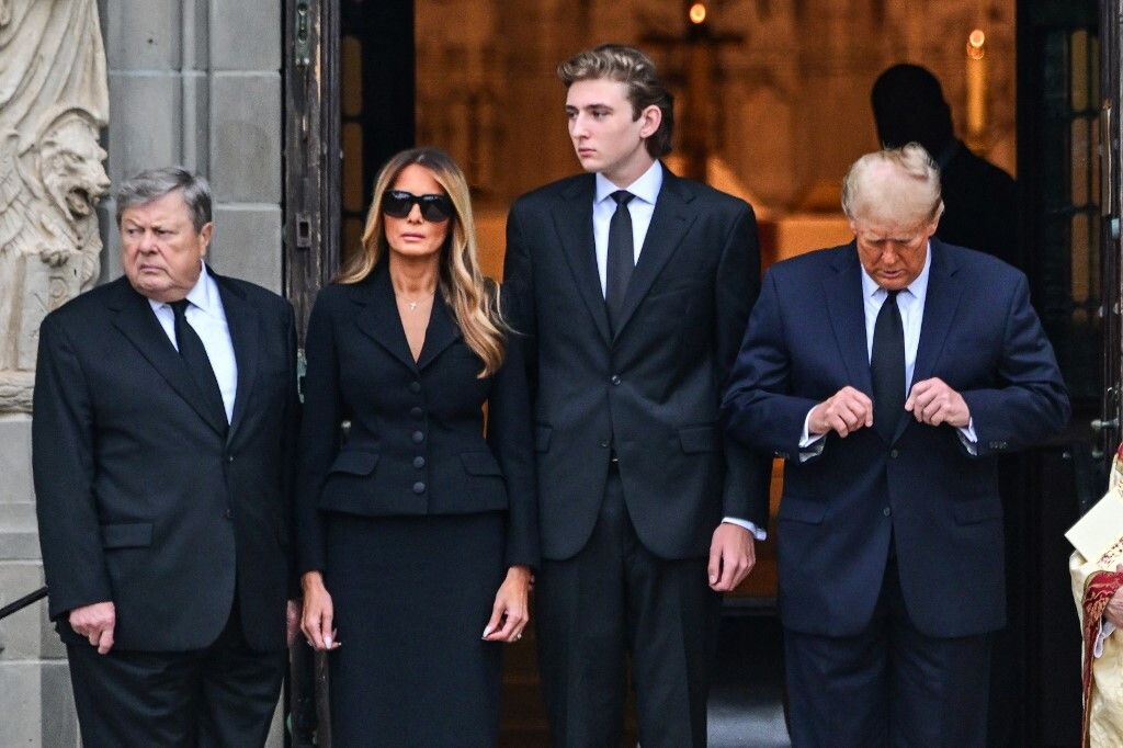 Un nome di copertura e i voti secretati. La vita blindata di Barron Trump