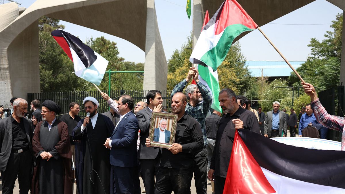 Manifestazione in ricordo del capo di Hamas Ismail Haniyeh Hamas, all'Università di Tehran