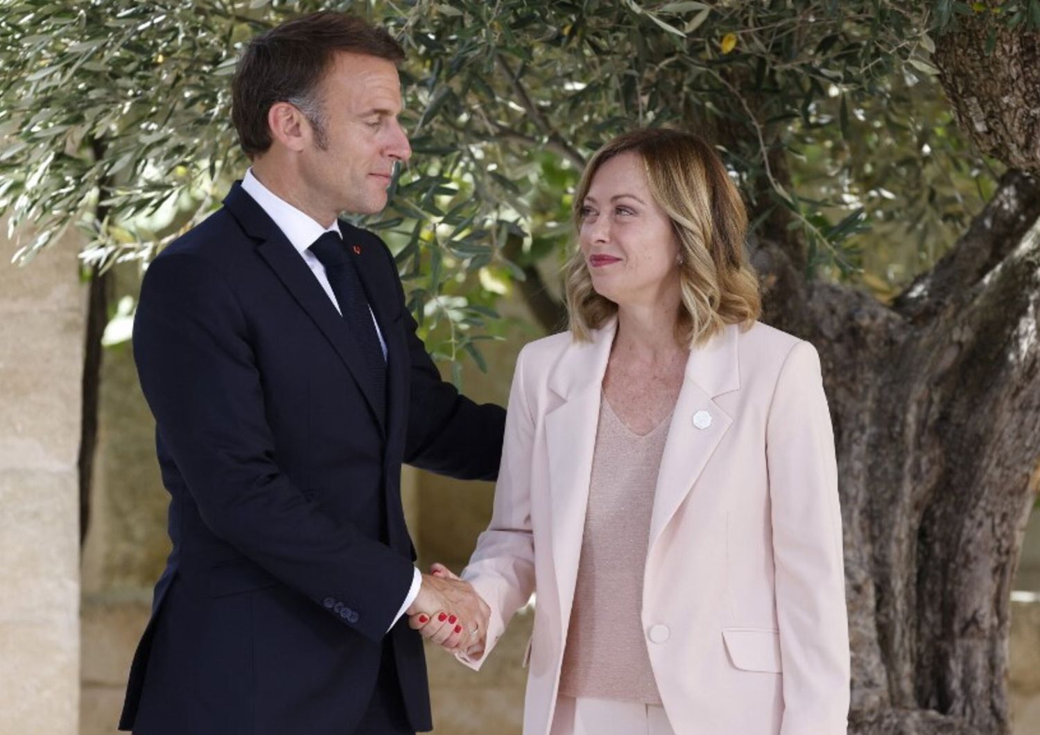 Macron e Meloni al G7 in Puglia