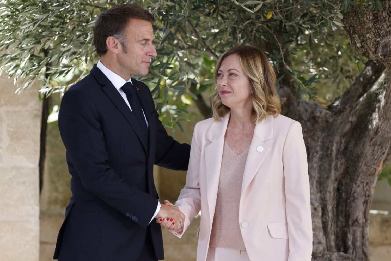 Macron e Meloni al G7 in Puglia