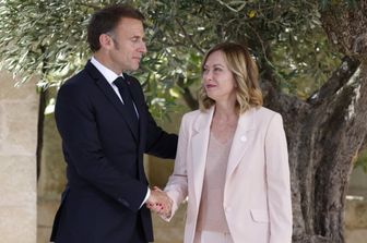 Macron e Meloni al G7 in Puglia