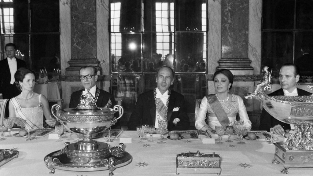 The Shah of Iran Mohammed Reza Pahlavi (R) and his wife Farah Diba visit on June 24, 1974