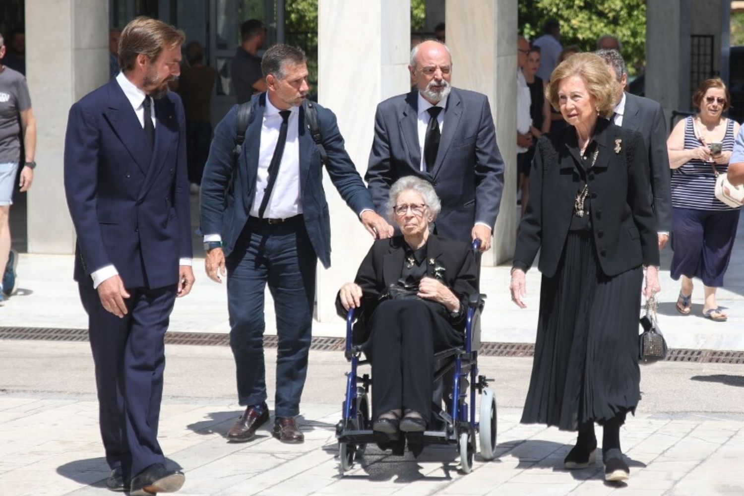 La Regina Sofia al funerale del Principe Michele di Grecia e Danimarca