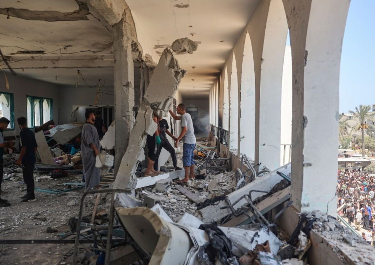 Scuola di Gaza bombardata