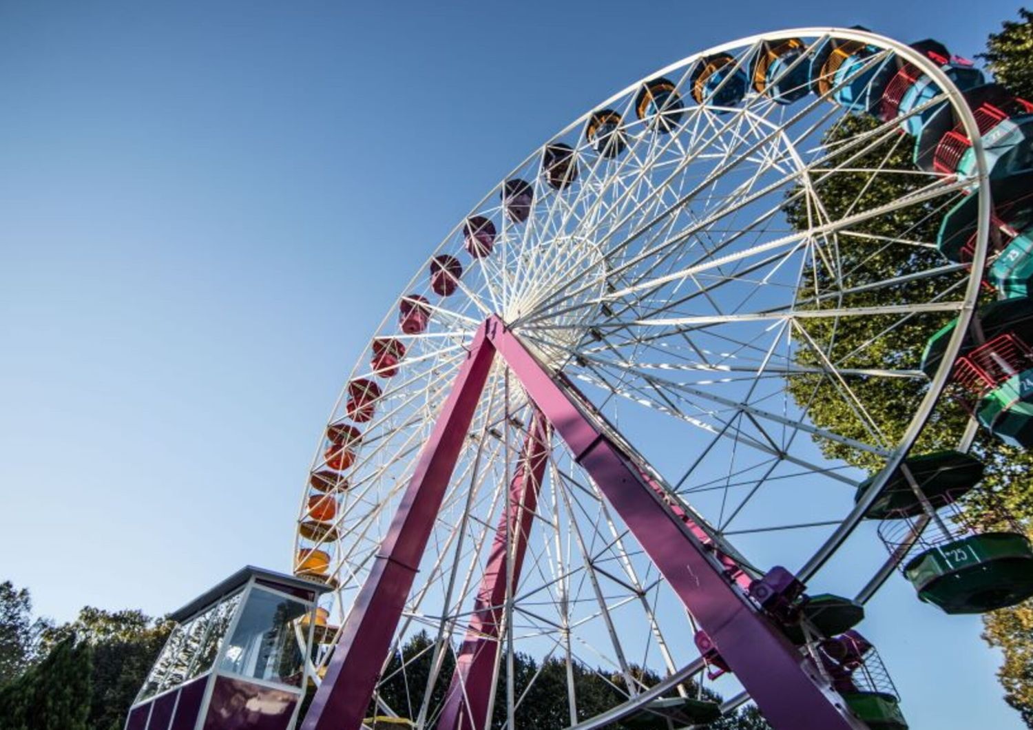 sbalzaato da giostra lunapark leporano