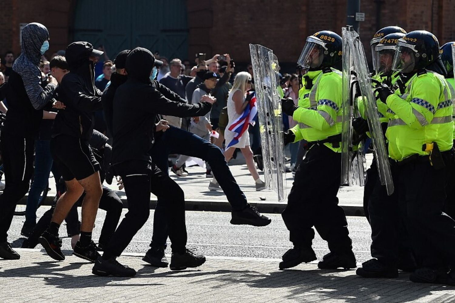 Scontri in Gran Bretagna