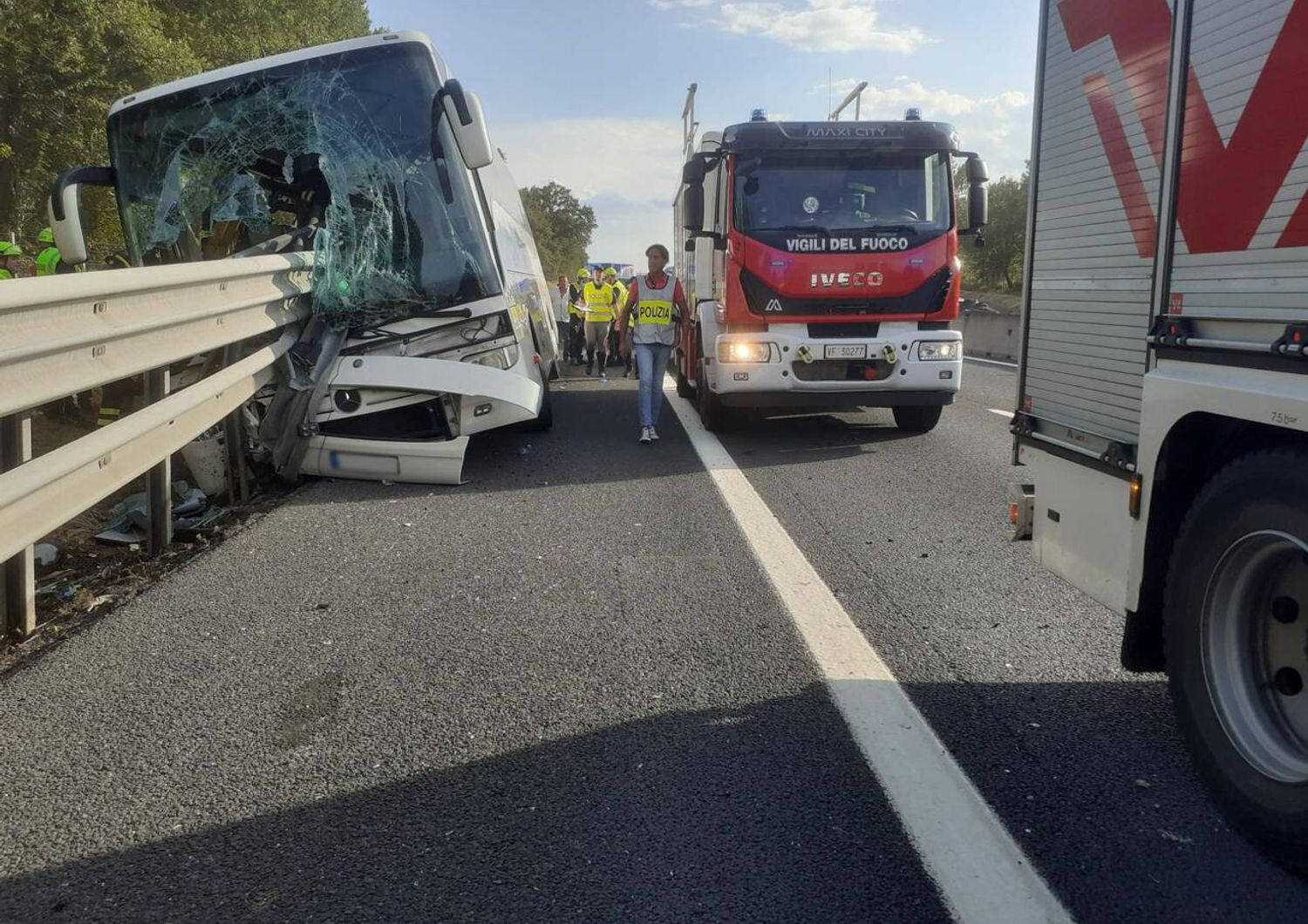 incidente bus aretino morti feriti