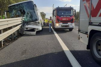 incidente bus aretino morti feriti