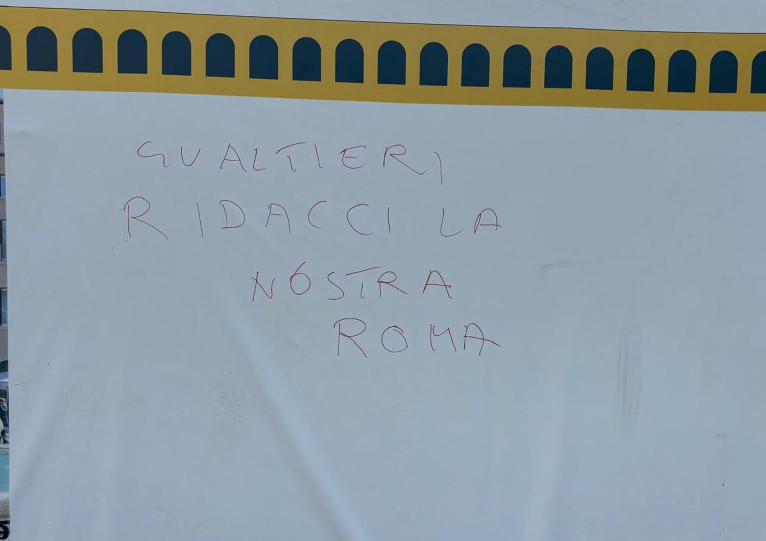 scritte offensive contro il sindaco gualtieri