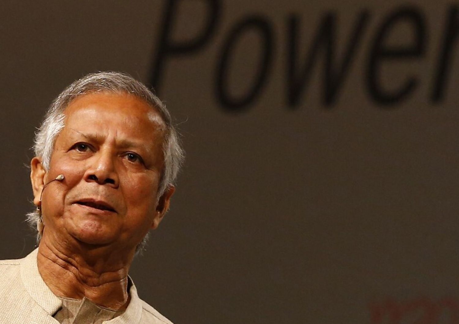 bangladeshi studenti vogliono il nobel yunus come capo del governo