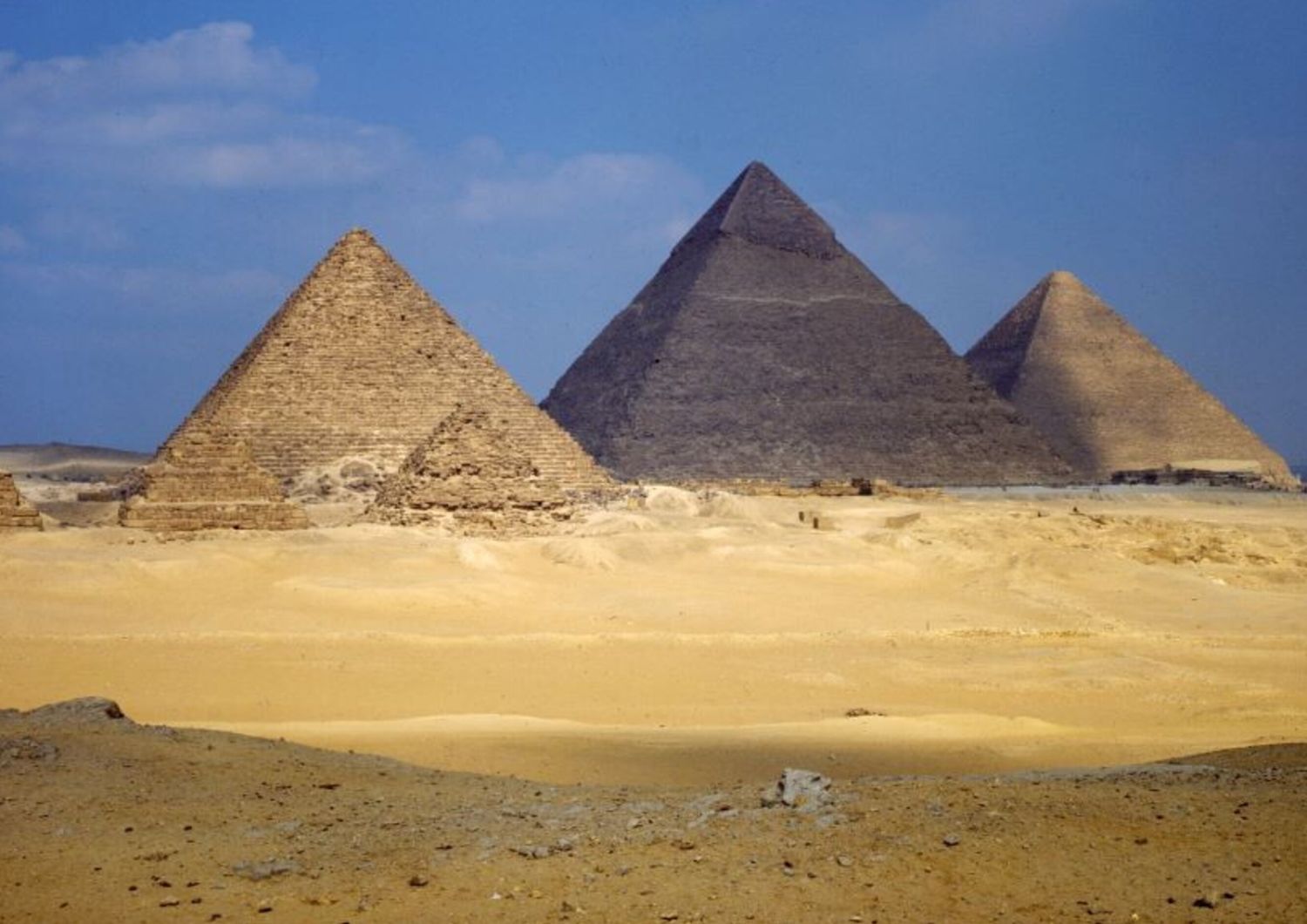 Les tombes des pharaons Menkaure, Khafre et Khufu, datant d'environ 2000 avant J.-C., Gizeh, Égypte