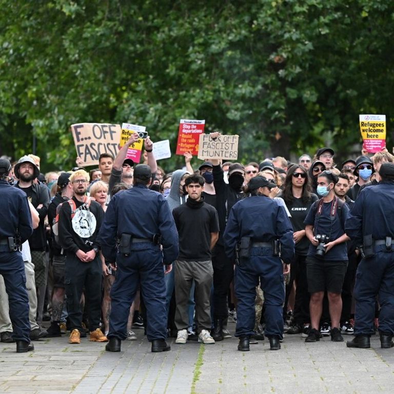 Proteste contro l’estrema destra a Londra