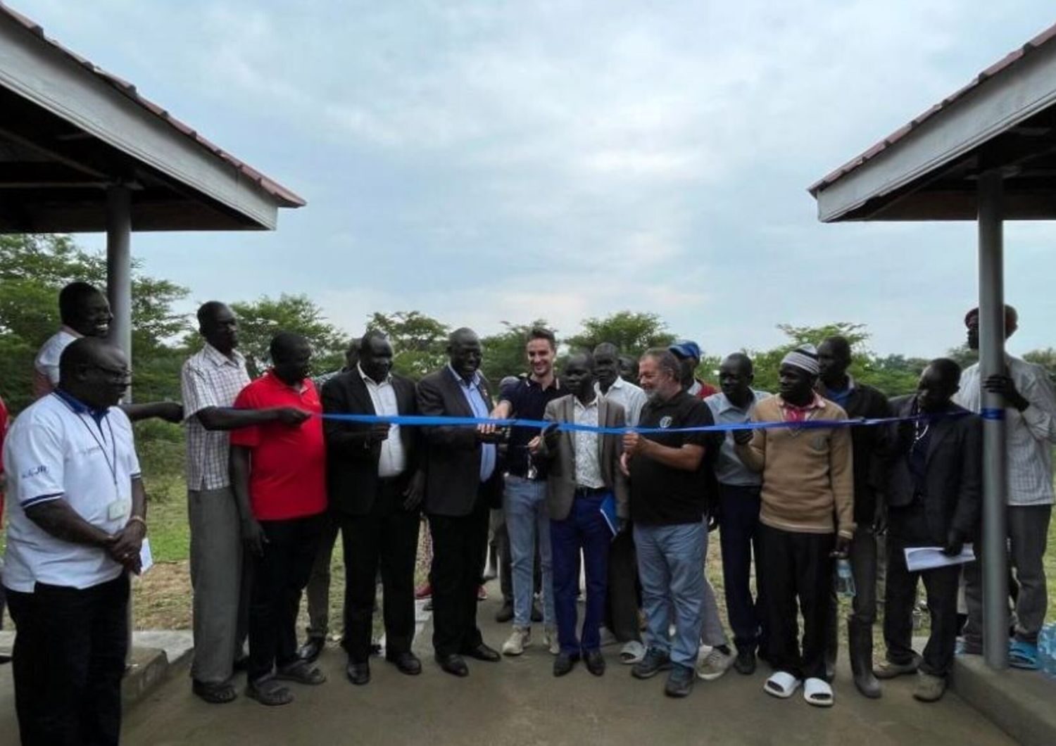 Cérémonie d’inauguration d'un nouveau marché près du camp de réfugiés de Magburu, dans le nord de l'Ouganda.