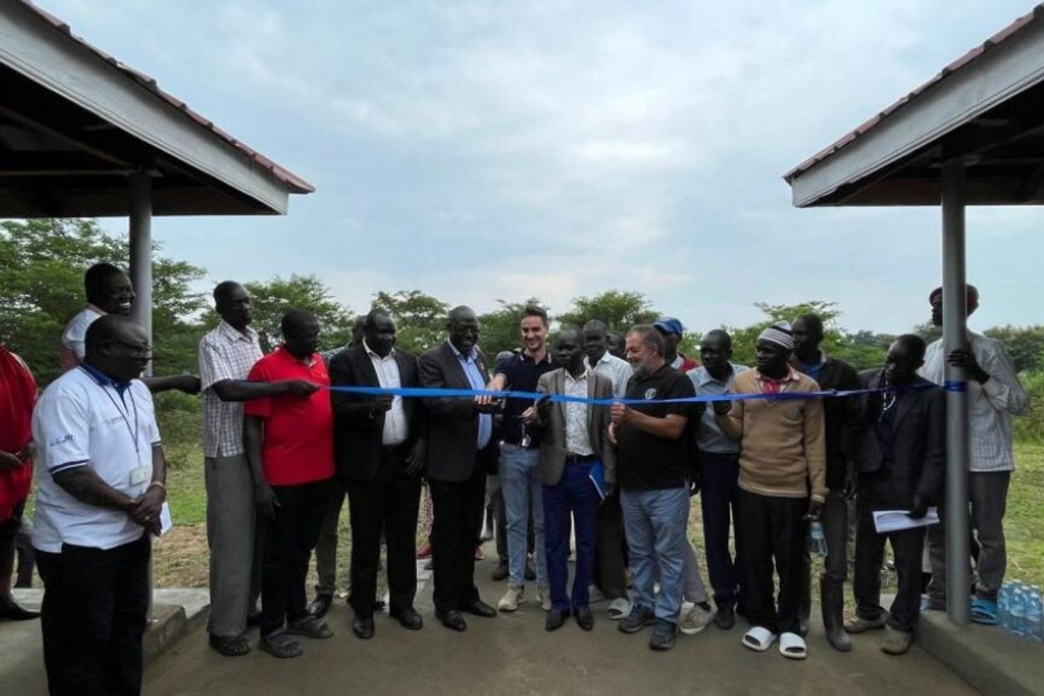 Cérémonie d’inauguration d'un nouveau marché près du camp de réfugiés de Magburu, dans le nord de l'Ouganda.