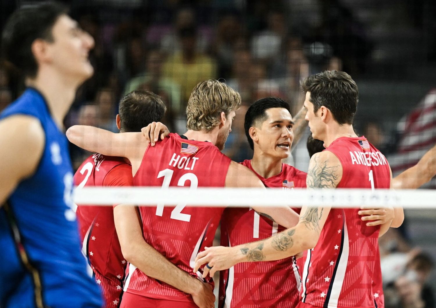 La nazionale di volley Usa festeggia il bronzo