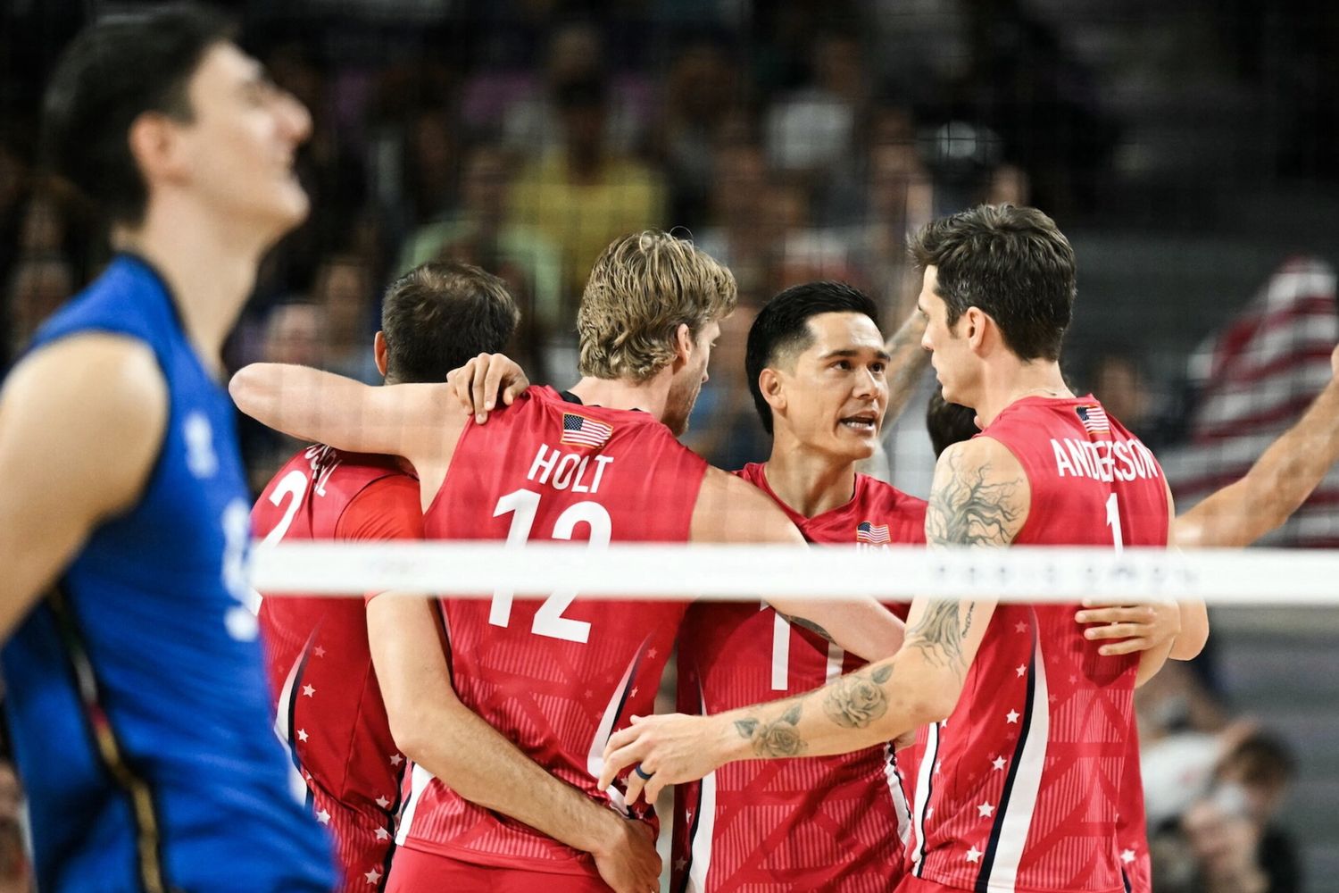 La nazionale di volley Usa festeggia il bronzo