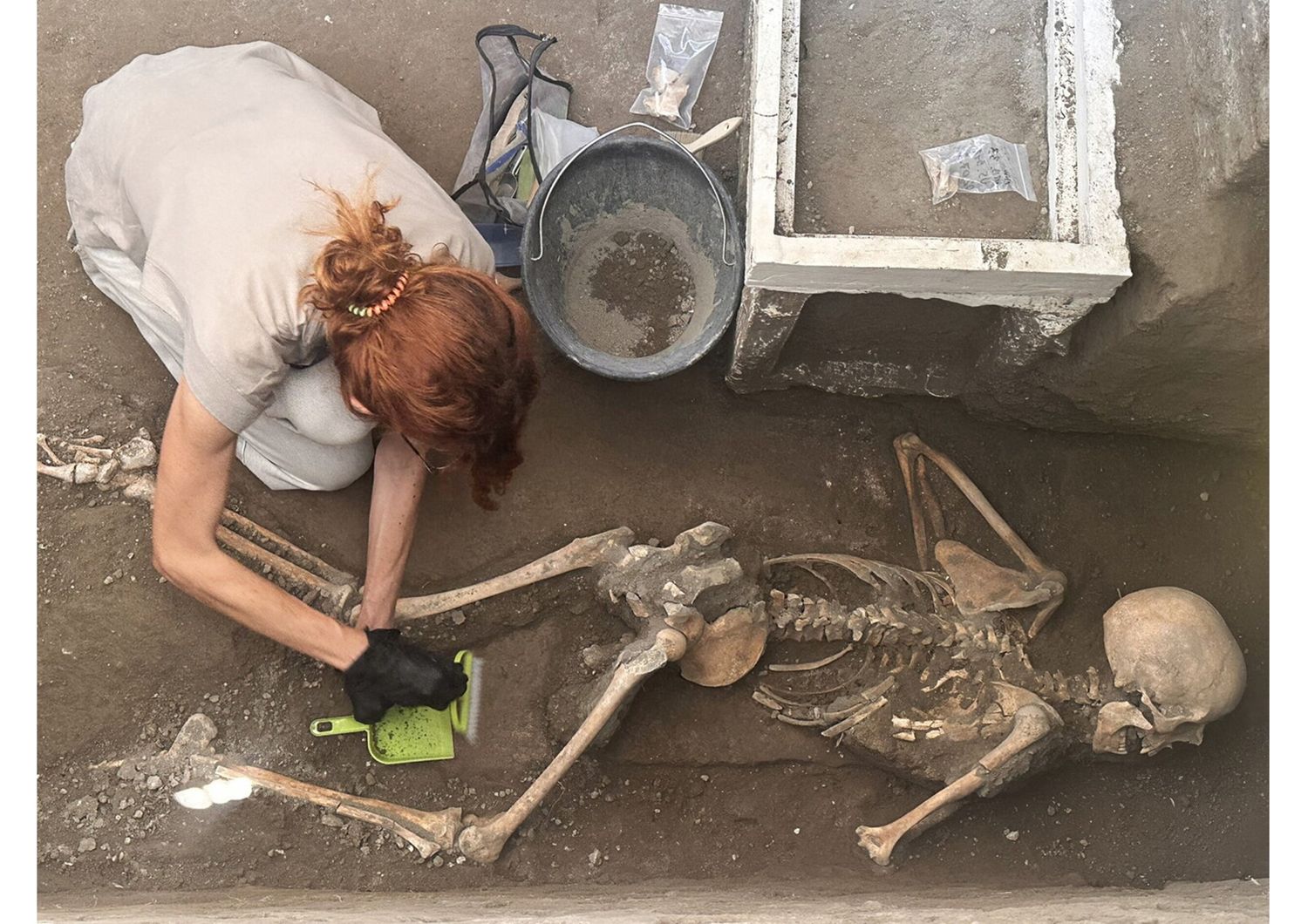 scavi pompei trovati due scheletri uomo e donna che cercavano di salvarsi con loro tesoretto