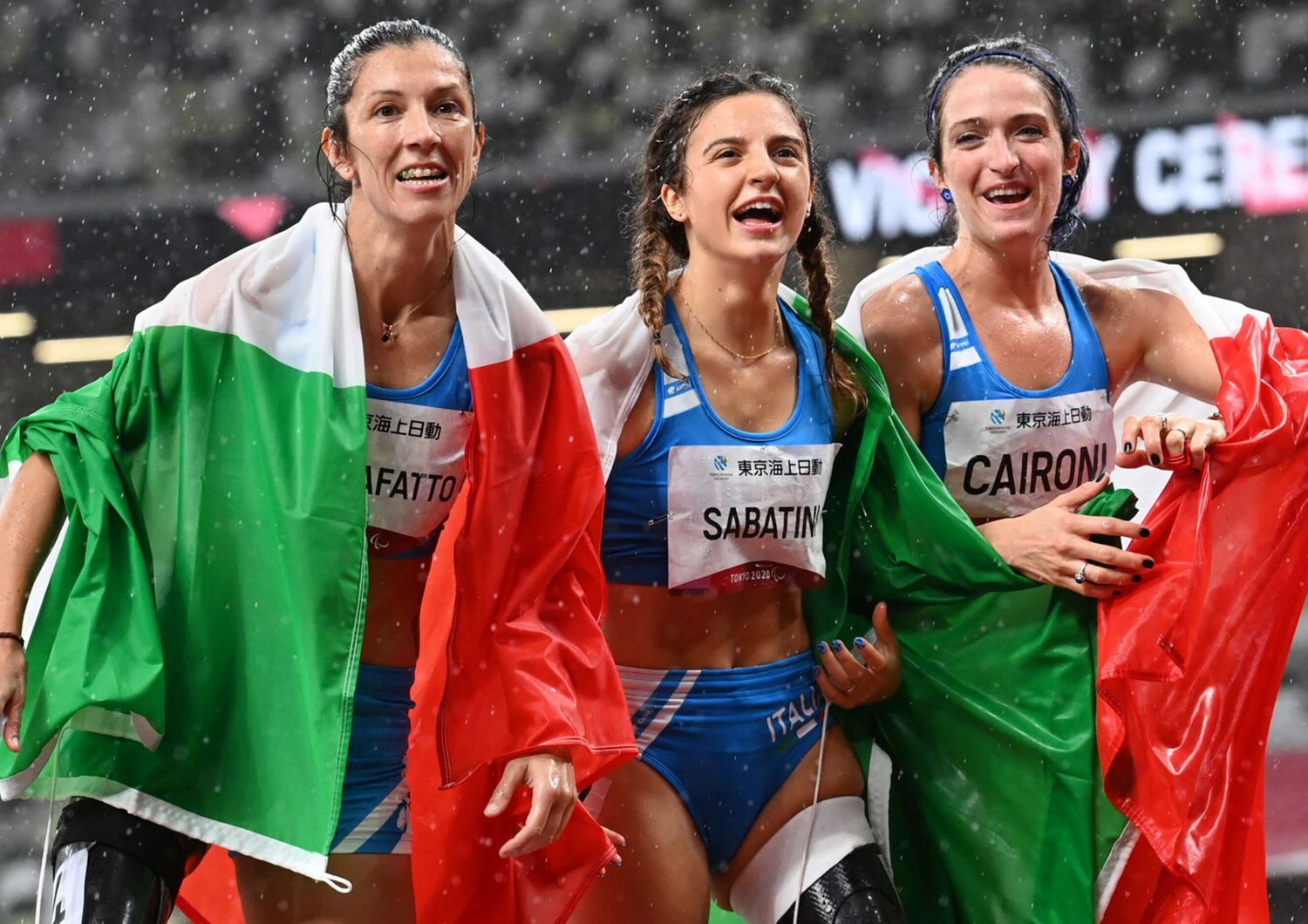 Le tre atlete azzurre vincitrici dei 100 metri di atletica leggera alle Paralimpiadi di Tokyo: Ambra Sabatini, Martina Caironi e Monica Contrafatto